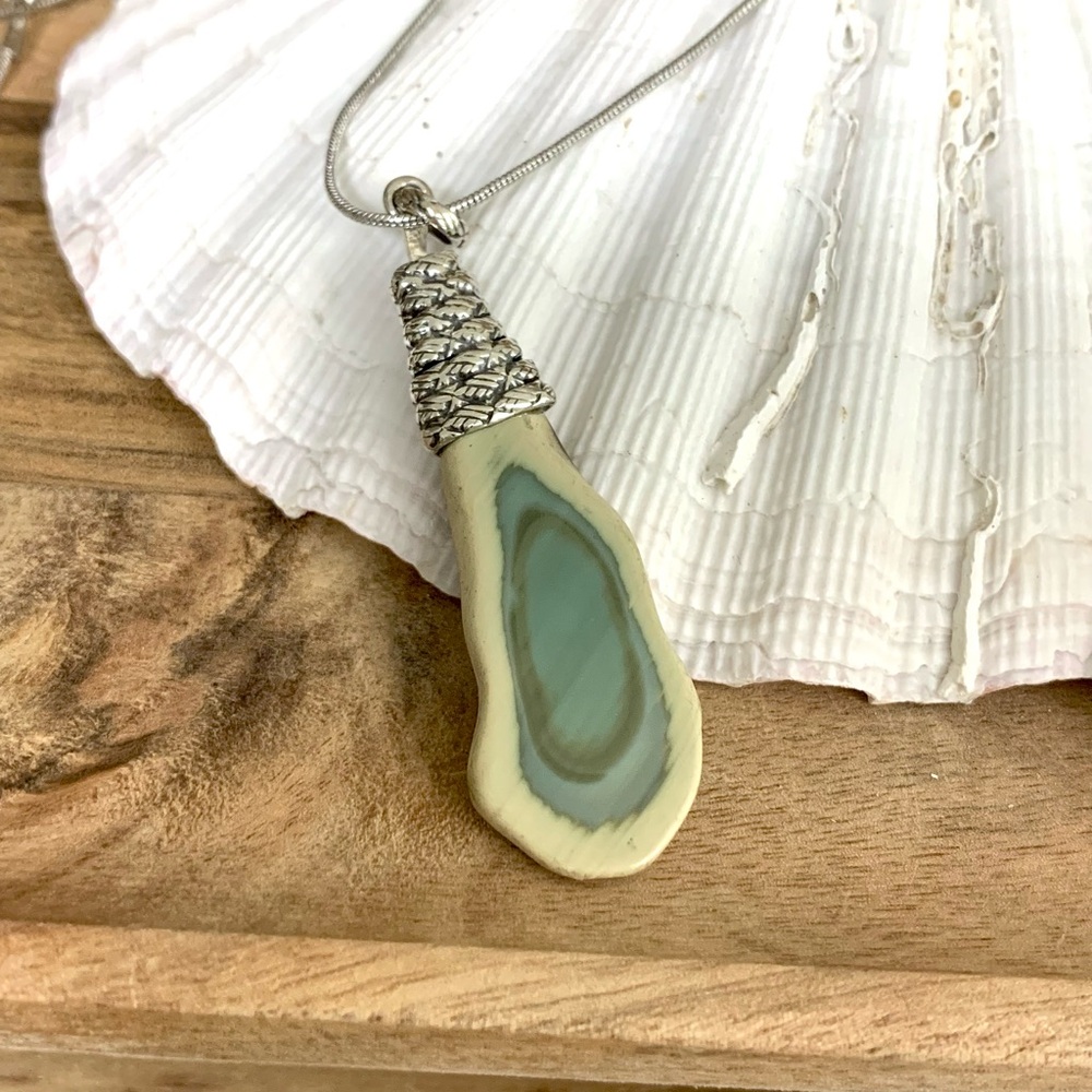 Royal Imperial Jasper Serpent Pendant - Picture 4 of 5